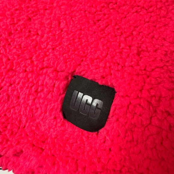 UGG Sherpa Scarf - NWT Cosmo Pink - Picture 3 of 5